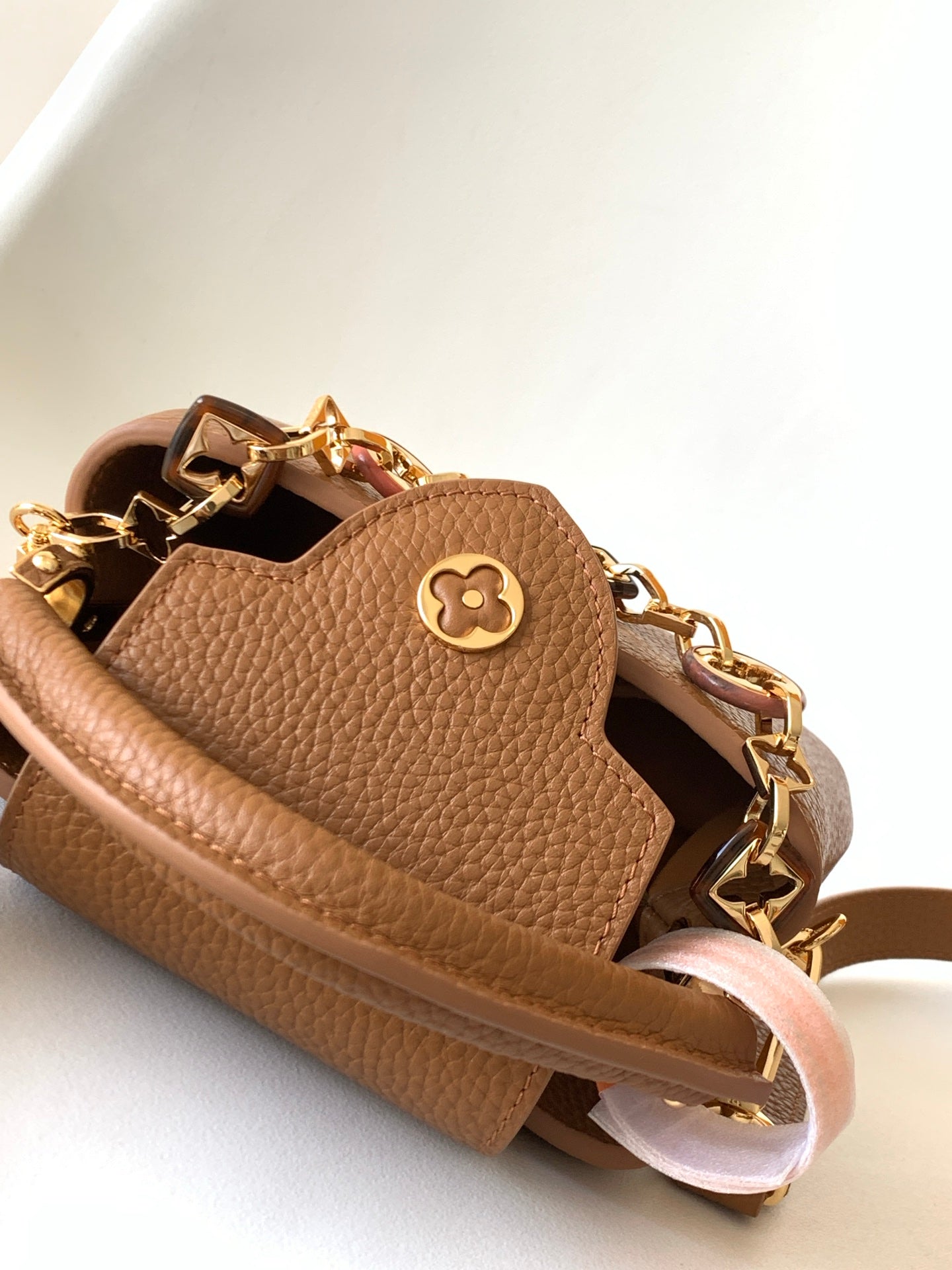 LV 25S CAPUCINES BAG 21 IN TAN CALFSKIN GOLD HARDWARE