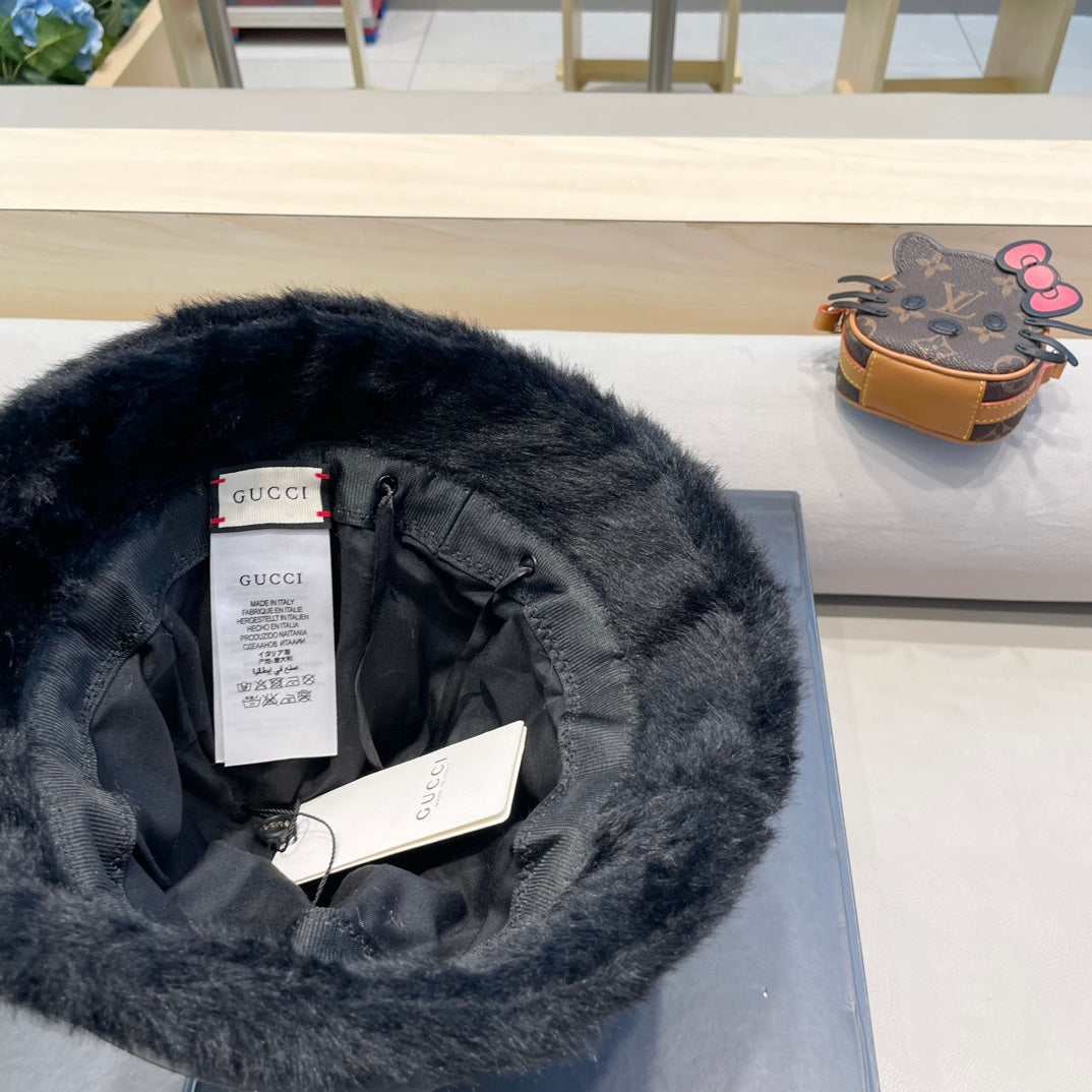 BUCKET HAT IN BLACK FLEECE 397930