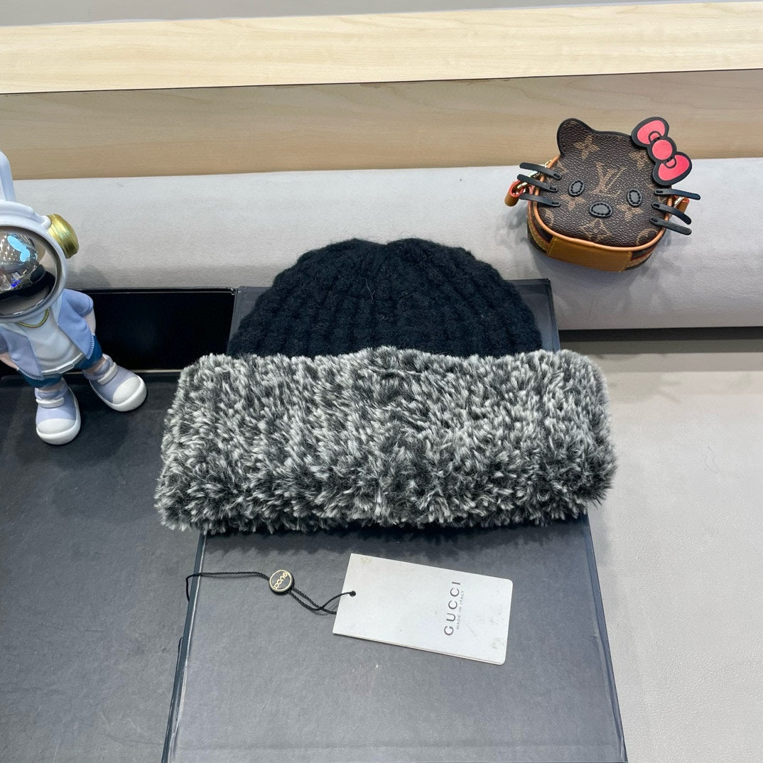 BEANIE HAT IN BLACK WOOL AND FLEECE 399548