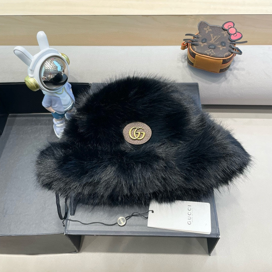 BUCKET HAT IN BLACK FOX FUR 404752