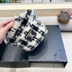 BUCKET HAT IN WHITE MIX BLACK FLEECE 404741