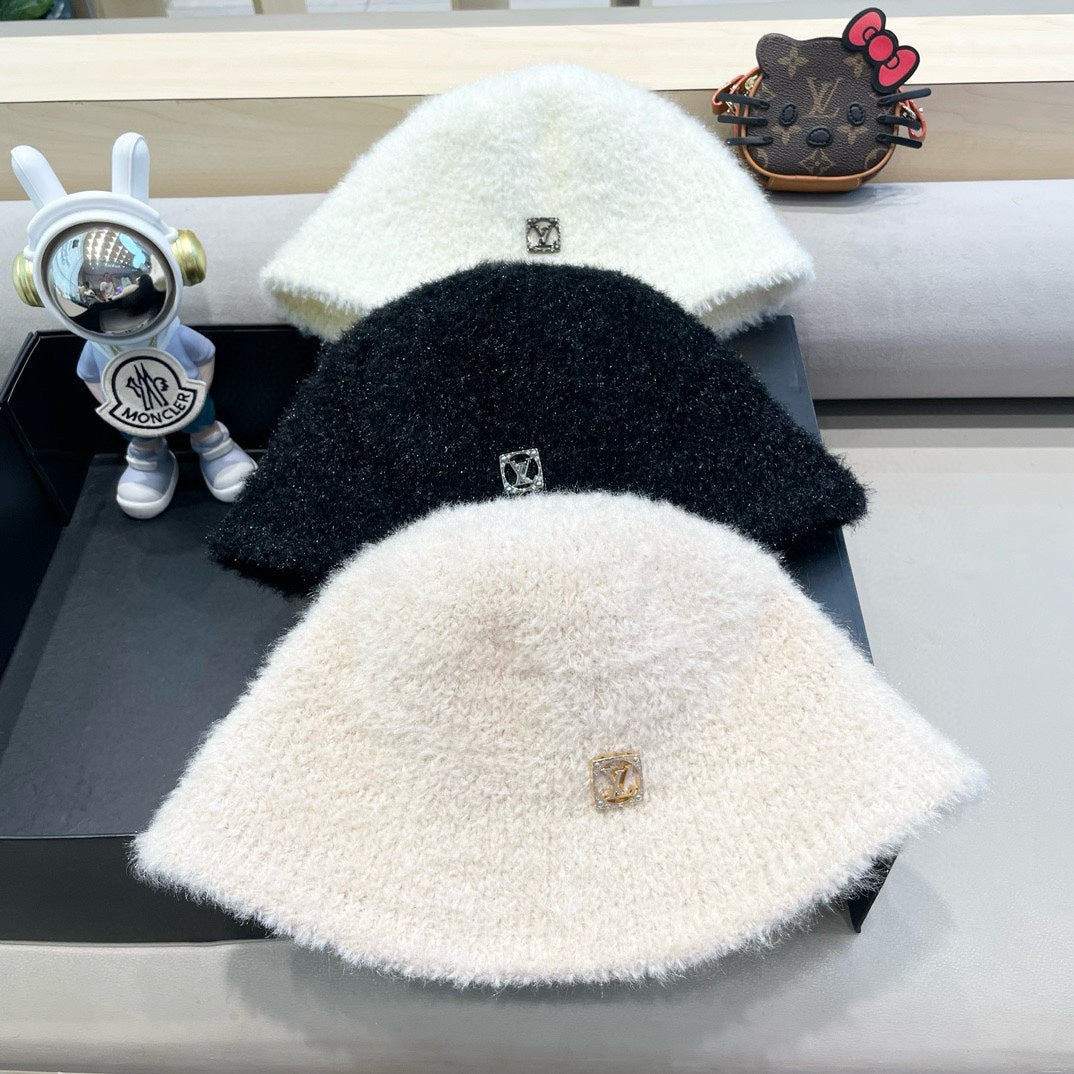 BUCKET HAT IN WHITE RABBIT FUR 404834