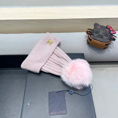 KNITTED BEANIE HAT IN LIGHT PINK WOOL AND FOX FUR 409789