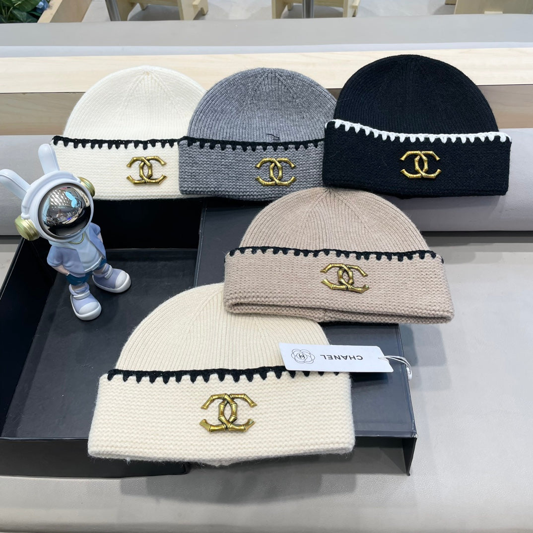 BEANIE HAT IN BLACK WOOL 419778