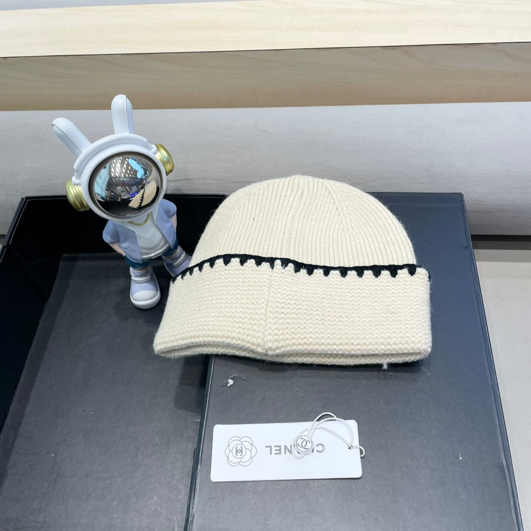 BEANIE HAT IN WHITE WOOL 419782