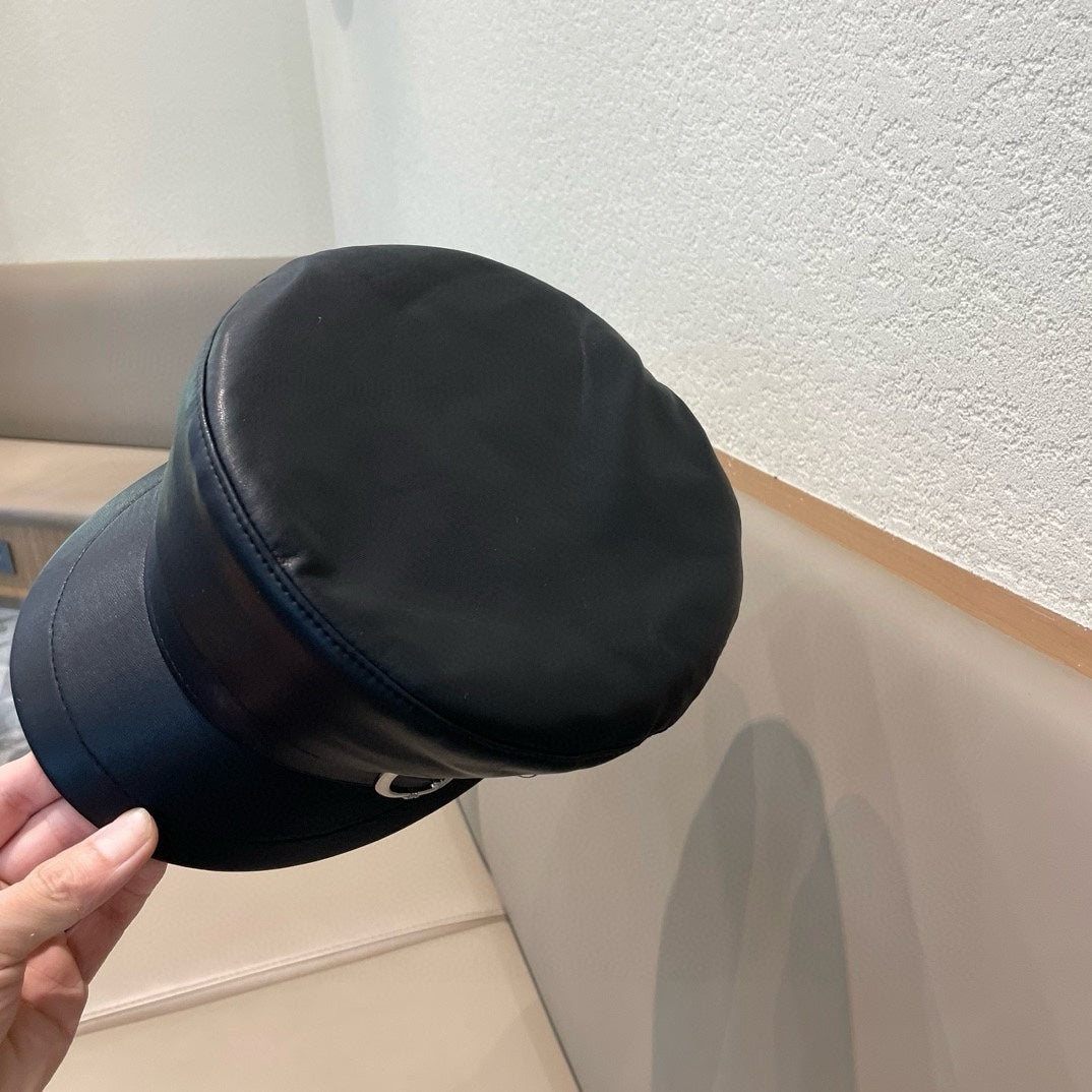 NEWSBOY CAP IN BLACK CALFSKIN 421107