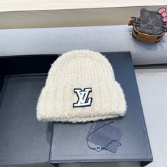 KNITTED BEANIE HAT IN LIGHT BEIGE WOOL 421267