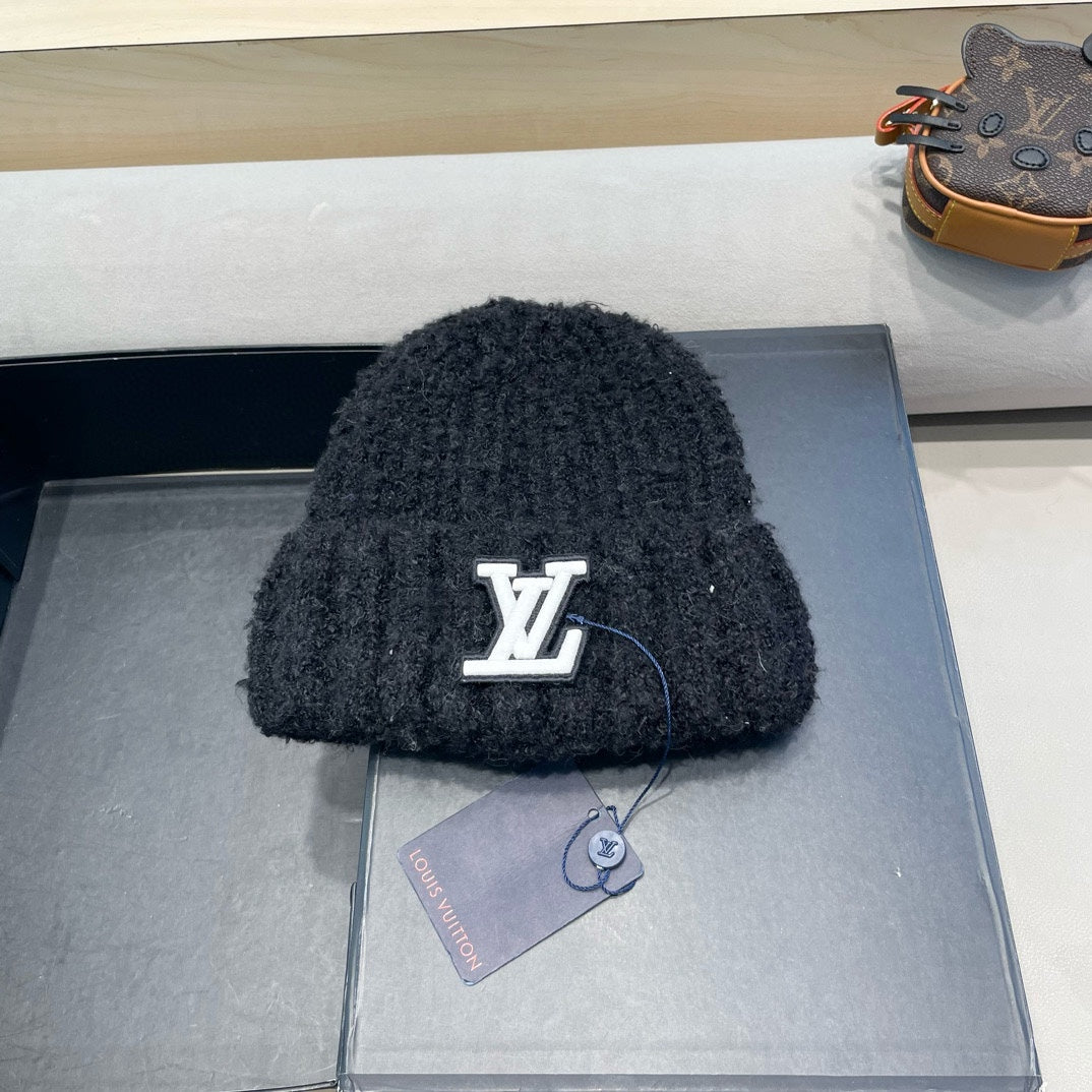 KNITTED BEANIE HAT IN BLACK WOOL 421268