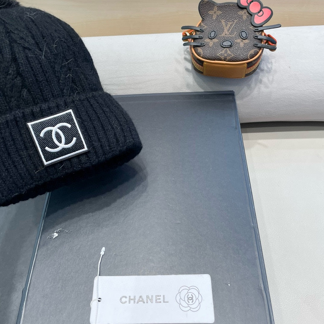 BEANIE HAT IN BLACK WOOL 422174