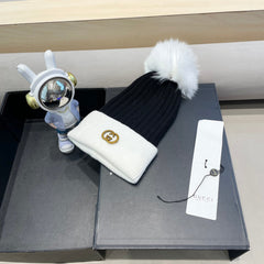 BEANIE HAT IN BLACK MIX WHITE WOOL AND FOX FUR 422524