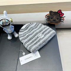 STRIPED KNITTED HAT IN LIGHT GRAY WOOL 424514