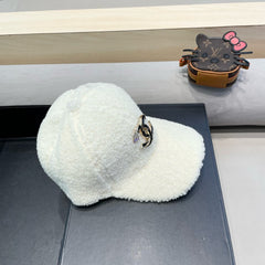 BASEBALL HAT IN WHITE LAMB FUR 424251