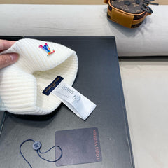 KNITTED BEANIE HAT IN WHITE WOOL 426215