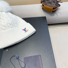 KNITTED BEANIE HAT IN WHITE WOOL 426215