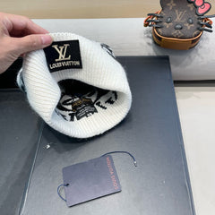 KNITTED BEANIE HAT IN WHITE MIX BLACK WOOL AND RABBIT FUR 426243