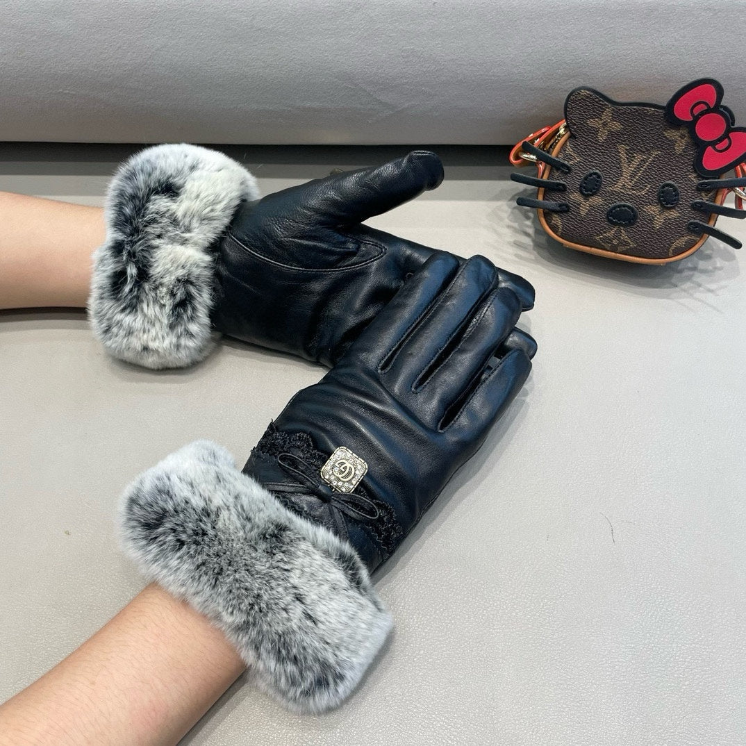 TOUCHSCREEN GLOVES IN BLACK LAMBSKIN AND MINK FUR 460071