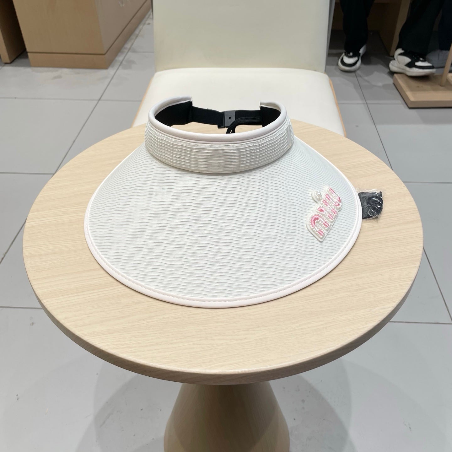 MM FASHION VISOR CAP IN BLACK AND WHITE WITH LOGO TEXT EMBROIDERY