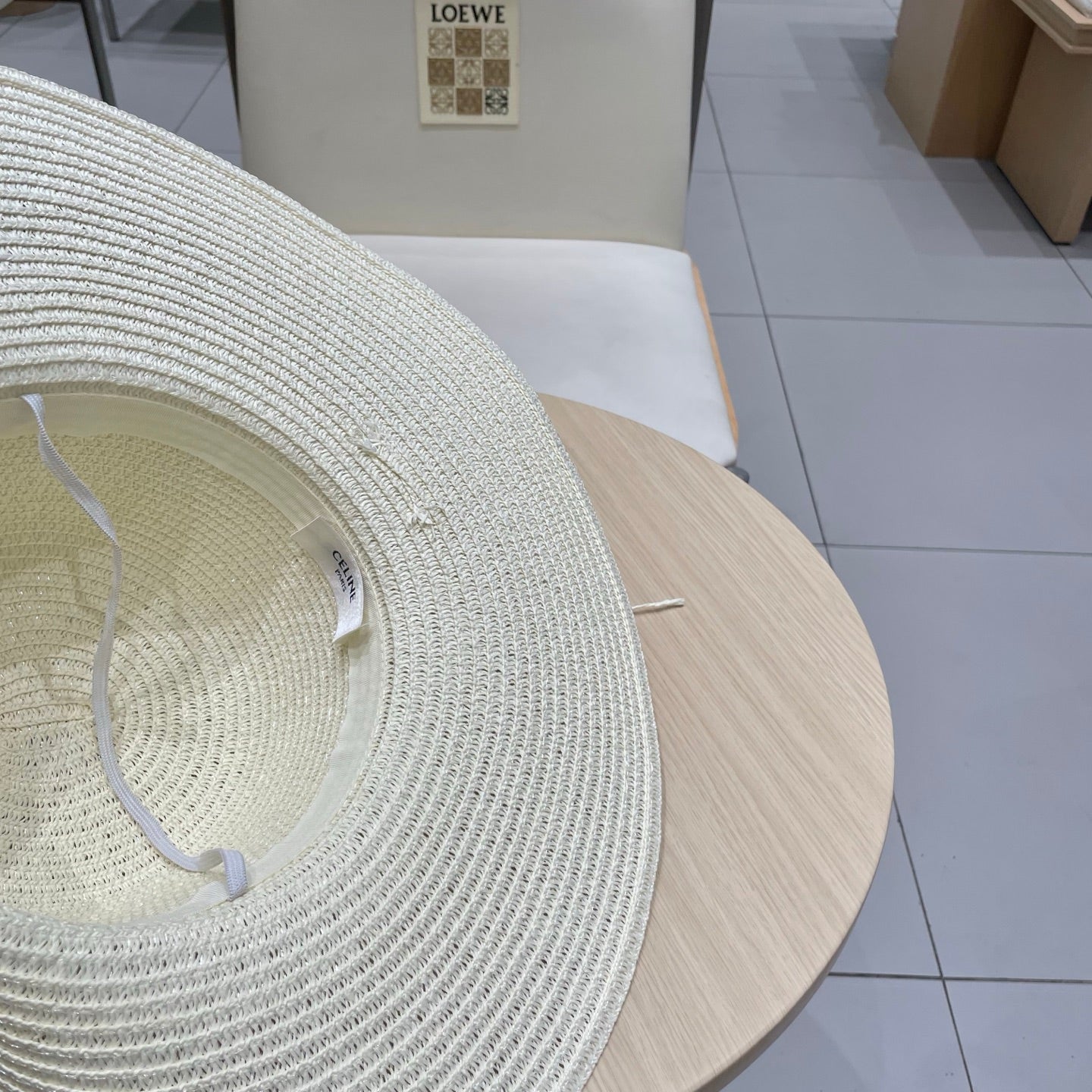 WIDE BRIM HAT MODEL 652186 IN WHITE WOVEN STRAW