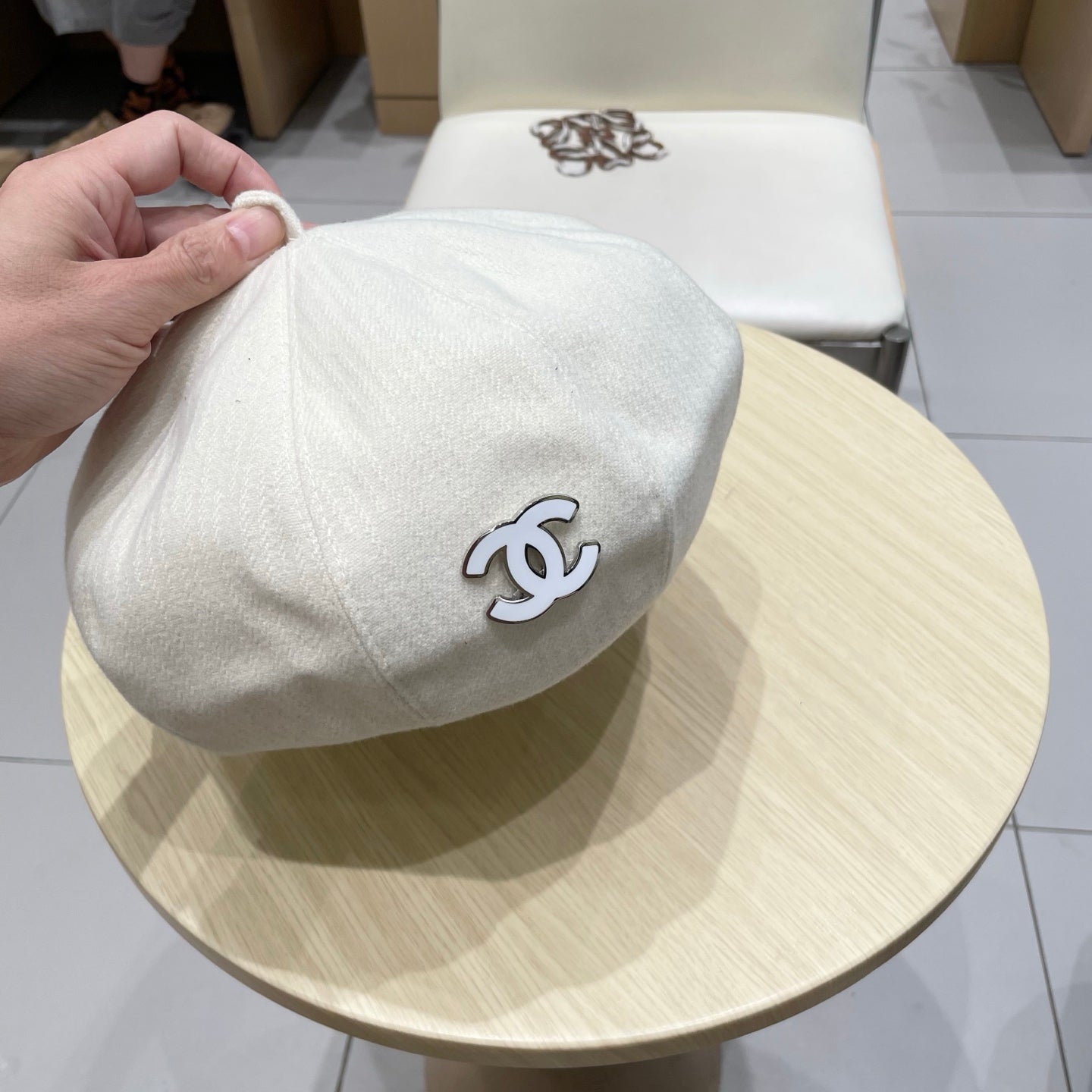 BERET HAT IVORY WITH LOGO 672660