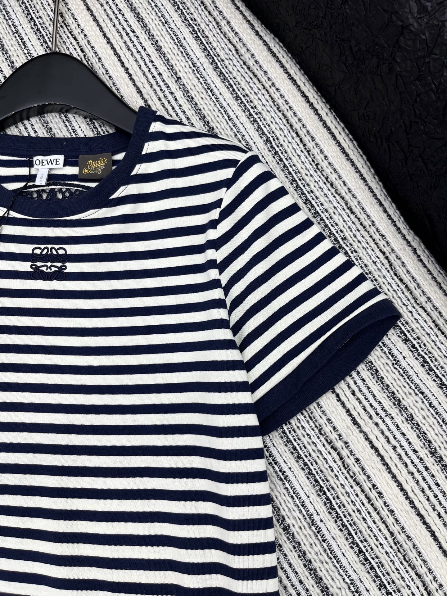 LOEWE EMBROIDERED SHORT-SLEEVE T-SHIRT WITH CREW NECK 267984