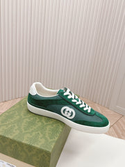 SNEAKER WITH INTERLOCKING G IN GREEN FOREST SUEDE AND MESH