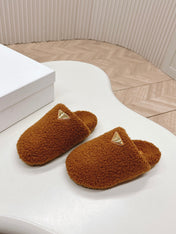 MULES ATTACHED TRIANGLE LOGO IN BRONZE BROWN SHEARLING