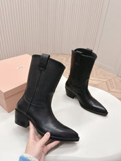 POINTED TOE BOOTS IN BLACK CALFSKIN