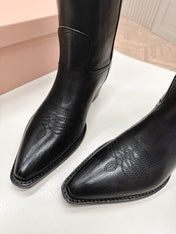 POINTED TOE BOOTS IN BLACK CALFSKIN