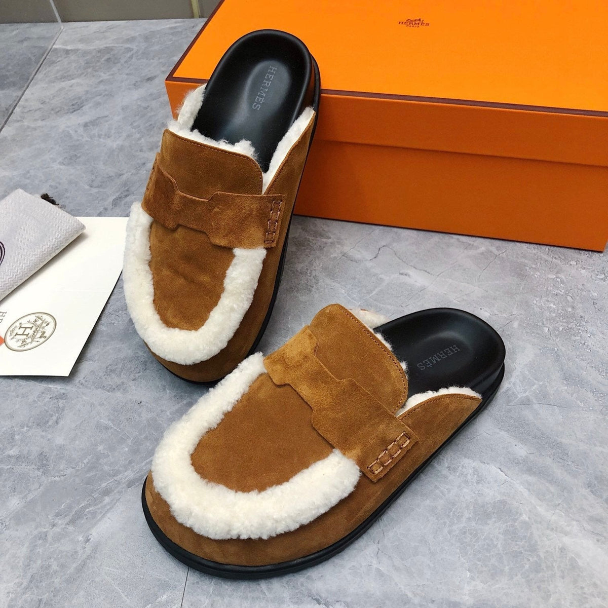 GO MULE IN BRONZE BROWN SUEDE ATTACH WHITE FLEECE