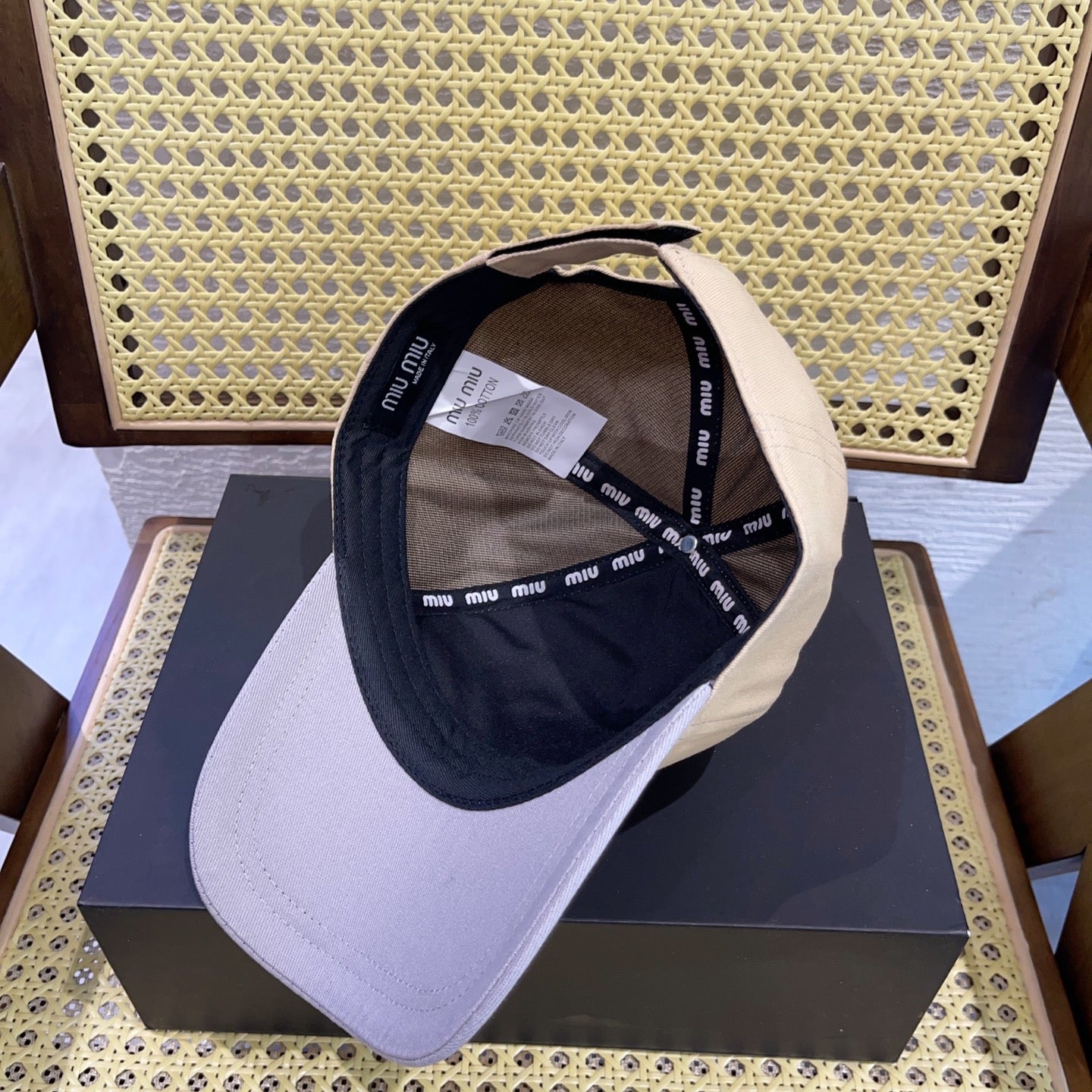 MM BASEBALL CAP IN LIGHT BEIGE AND PURPLE FABRIC WITH LOGO EMBROIDERY