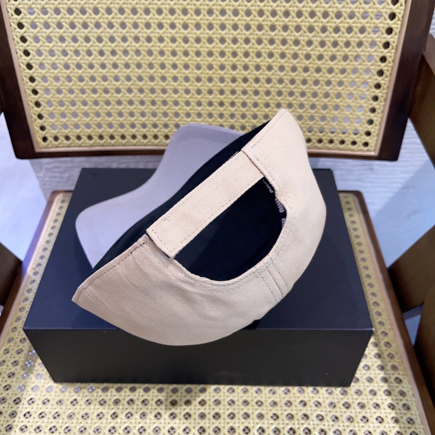 MM BASEBALL CAP IN LIGHT BEIGE AND PURPLE FABRIC WITH LOGO EMBROIDERY