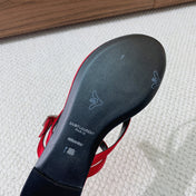 SL CRYSTAL BUCKLE THONG SANDAL RED SATIN