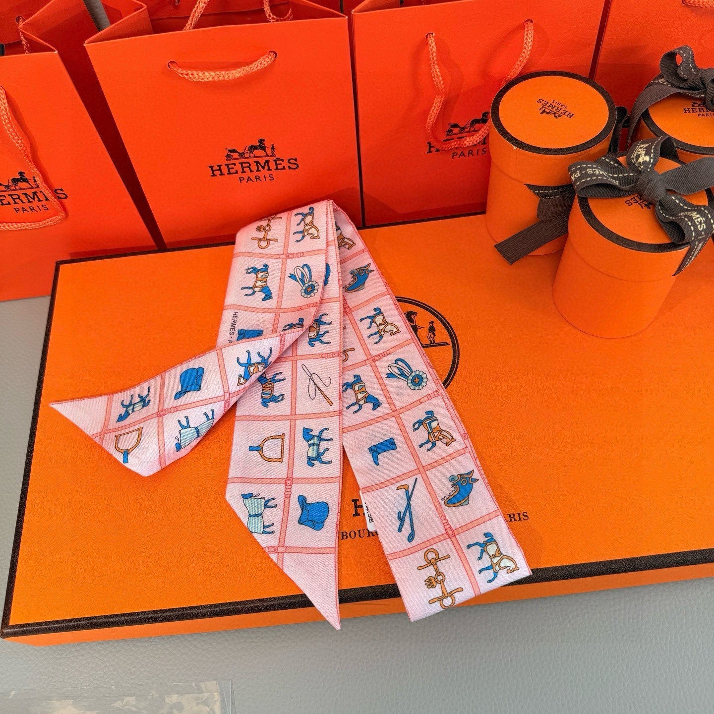 HERMES 25S SCARF 86 IN SILK 853136