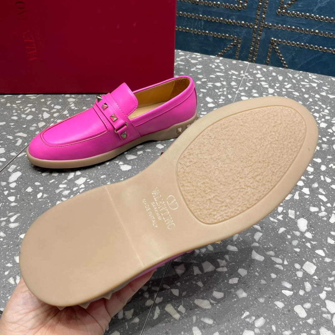 LEISURE FLOWS SPLIT LOAFER IN BRIGHT PINK CALFSKIN