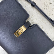 16 STRAP POCHETTE 18 IN BLACK SUPPLE CALFSKIN GOLD HARDWARE