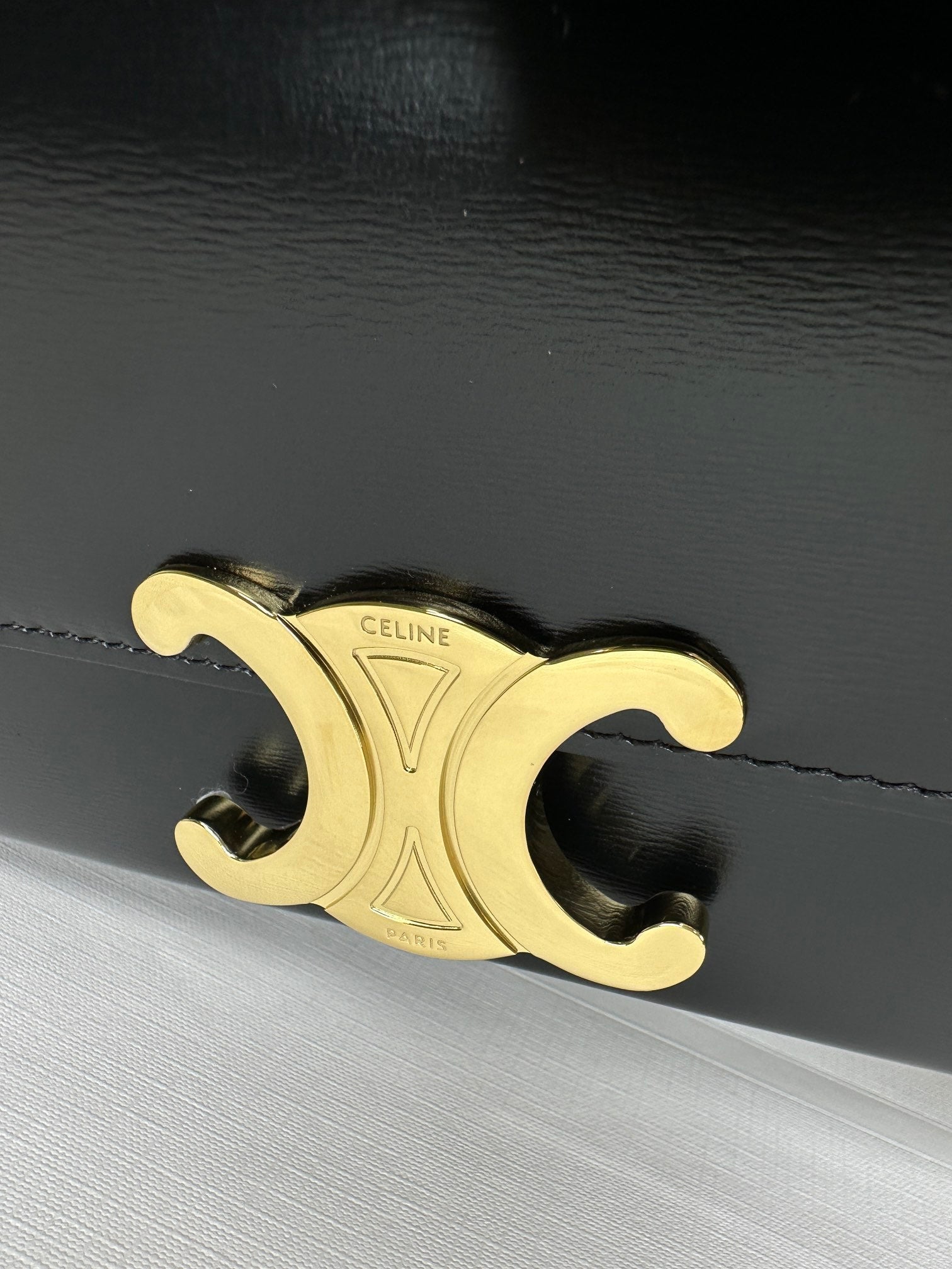 CELINE 25S TRIOMPHE BAG 24 IN BLACK SHINY CALFSKIN