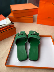 0RAN SANDALS IN EMERALD GREEN CALFSKIN