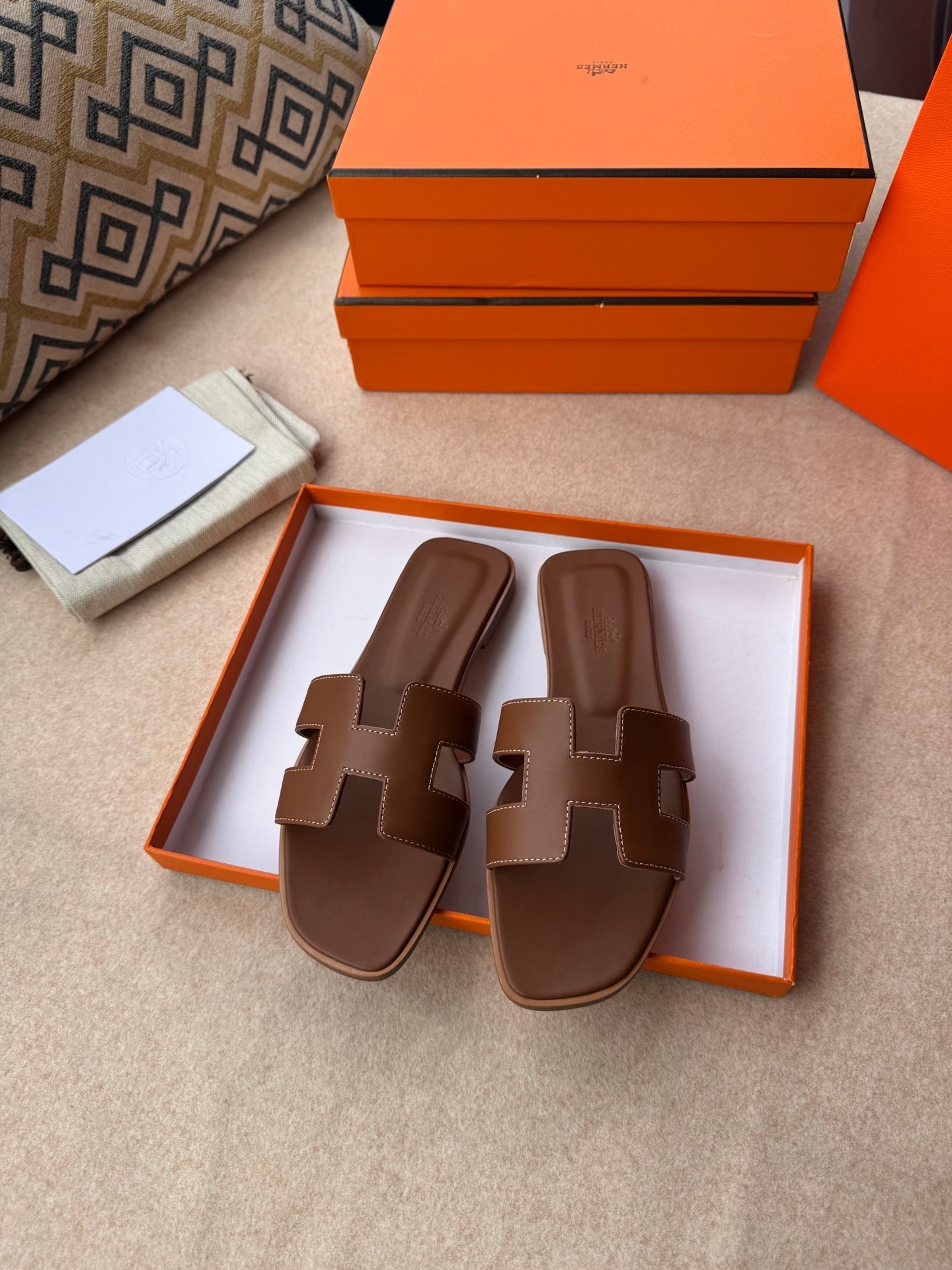 0RAN SANDALS IN PECAN BROWN CALFSKIN