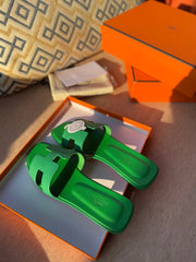 0RAN SANDALS IN SHAMROCK GREEN CALFSKIN