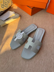 0RAN SANDALS IN WARM GRAY CALFSKIN