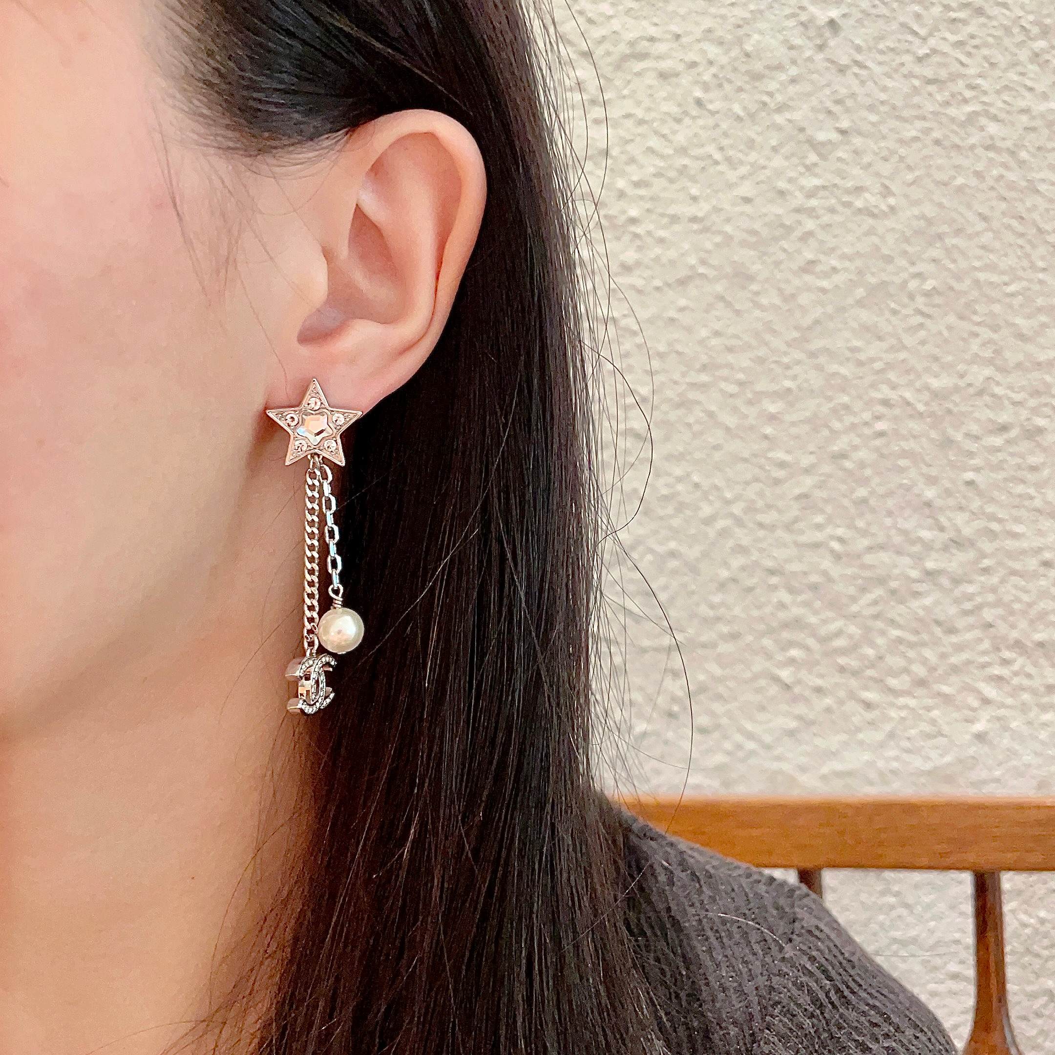 DOUBLE C STUD EARRINGS WITH STAR STONE DOUBLE CHAINS ONE WITH LOGO AND ONE WITH PEARL