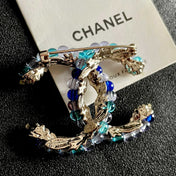 CHANEL 26S DOUBLE C LOGO MULTICOLOR BEADED & STARFISH DETAIL BROOCH IN GOLD METAL 629908