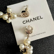 CHANEL 26S CHANEL CC LOGO PEARL CLUSTER DROP EARRINGS IN GOLD METAL 633301