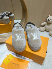 ASPEN COMFORT CLOG IN KHAKI BEIGE MIX WHITE FLEECE