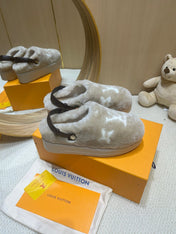 ASPEN COMFORT CLOG IN KHAKI BEIGE MIX WHITE FLEECE