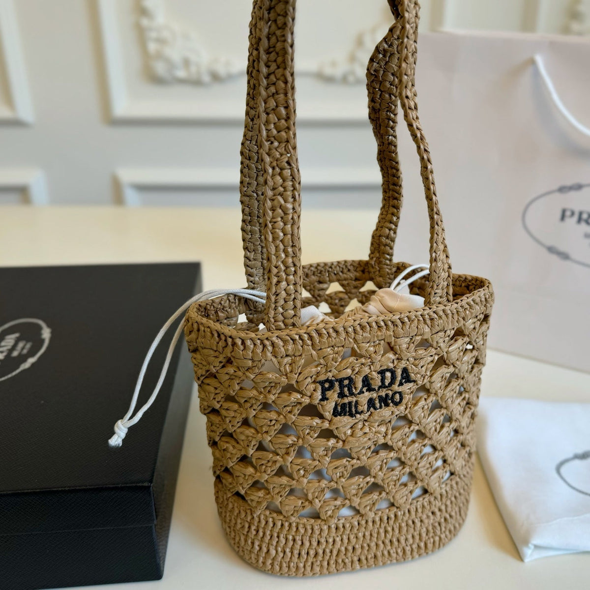CROCHET BUCKET BAG 32 IN BROWN WOVEN RAFFIA EMBROIDED LOGO
