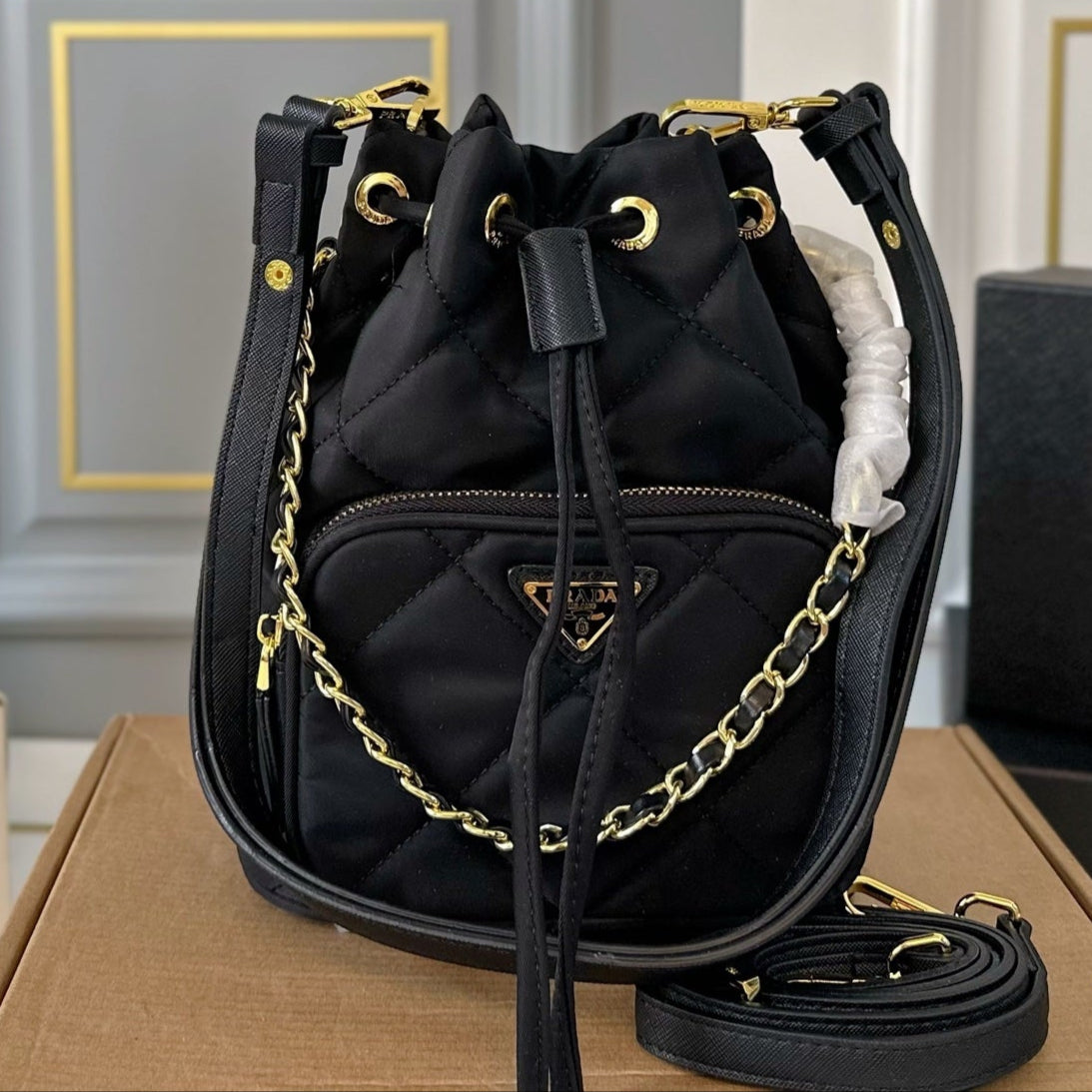 DRAWSTRING BUCKET BAG 23 IN BLACK QUILTED RE-NYLON