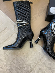 KNEE HIGH BOOTS 8 CM IN BLACK CALFSKIN WITH PEARL CHAIN