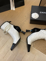 HIGH HEELS 8CM BOOTS IN WHITE MIX BLACK CALFSKIN WITH PEARL CHAIN