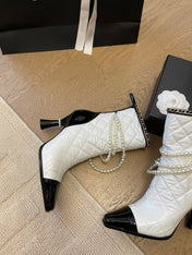 HIGH HEELS 8CM BOOTS IN WHITE MIX BLACK CALFSKIN WITH PEARL CHAIN